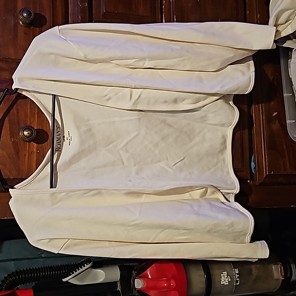 !!.          Womens 4X  shrug
